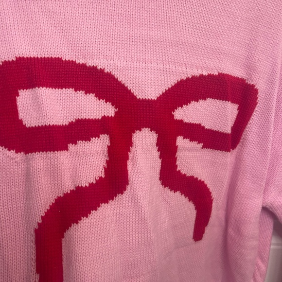 Calling all BOW LOVERS.  Pink crewneck w red bow and stitching accents. Size L - Picture 5 of 12